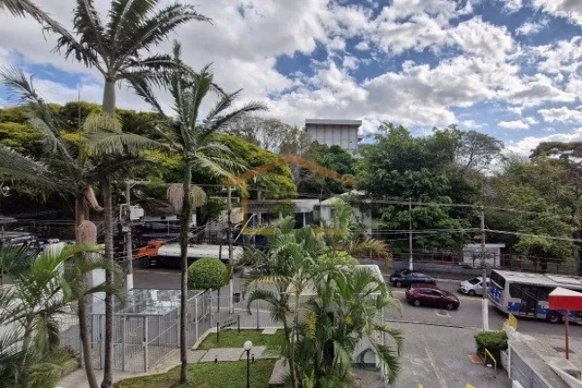 Imagem Apartamento reformado com 67 m² de área útil, composto por 3 dormitórios, sendo um espaço para ...