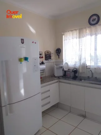 Imagem Casa para locação no Parque dos Lagos em Ribeirão Preto-SP: 3 quartos, 1 suíte, 2 salas, 3 banheiros, 1 vaga, 354m² de área.