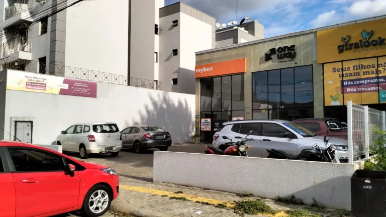 Imagem Excelente oportunidade: Sala comercial à venda em Foz do Iguacu-PR, no bairro Jardim Esmeralda, com 1 sala, 2 banheiros, 5 vagas de garagem e 1.140,00 m² de área.