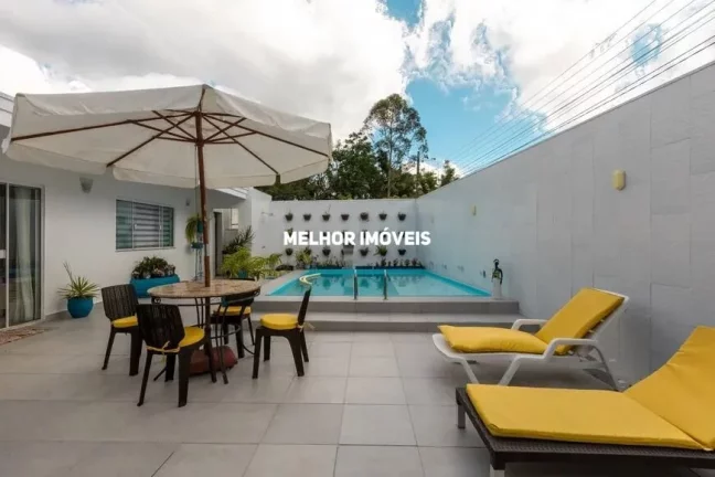 Imagem Casa Alto Padrão a venda em Condominio Fechado com 04 suítes e 03 vagas.