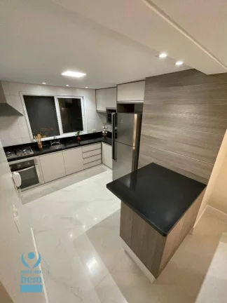 Imagem Sobrado mobiliado em condomínio fechado com Piscina, 3 quartos e Cinema no Ático, à venda, 139 m² por R$ 1.290.000 - Santa Cândida - Curitiba/PR