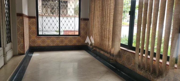 Imagem Casa com ótima localização na Avenida Afonso Pena com 03 Quartos + edícula á venda em Santos