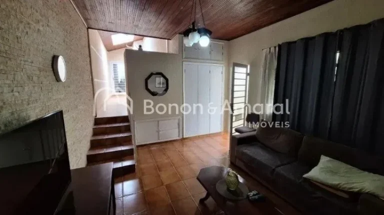 Imagem Casa térrea à venda no Parque Taquaral. O imóvel conta com 3 quartos, 2 banheiros, sala, copa, co...
