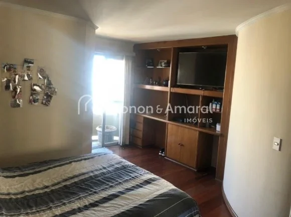 Imagem Localizado em uma das regiões mais valorizadas de Campinas, este triplex no Cambuí oferece o equil...