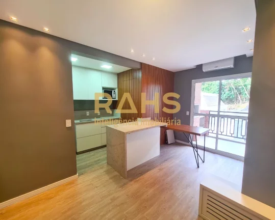 COBERTURA PLANA . DIFERENCIAIS DE DESTAQUE: - Local alto com linda vista para a Serra do Mar A Serra...