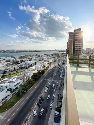 Imagem Cobertura de Alto Padrão à venda na Orla Vista panorâmica da cidade, 4 suítes