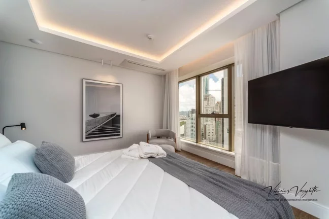 Imagem Apartamento 4 ou + dormitórios para Venda em Balneário Camboriú / SC no bairro Centro