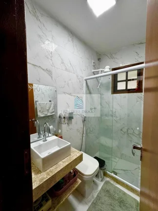 Imagem Impecável casa em condomínio no Camorim, Rio de Janeiro-RJ: 3 quartos, 3 suítes, 1 sala, 5 banheiros, 300m² de área.