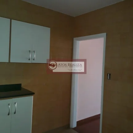 Imagem Oportunidade. Vendo lindo sobrado na vila do encontro, a 10 minutos andando do metrô Jabaquara, imóvel com 2 Dormitórios espaçosos, Cozinha com Armários, sala grande, edícula com lavanderia, bem localizado em uma rua sem saída em Jabaquara. Valor de oport