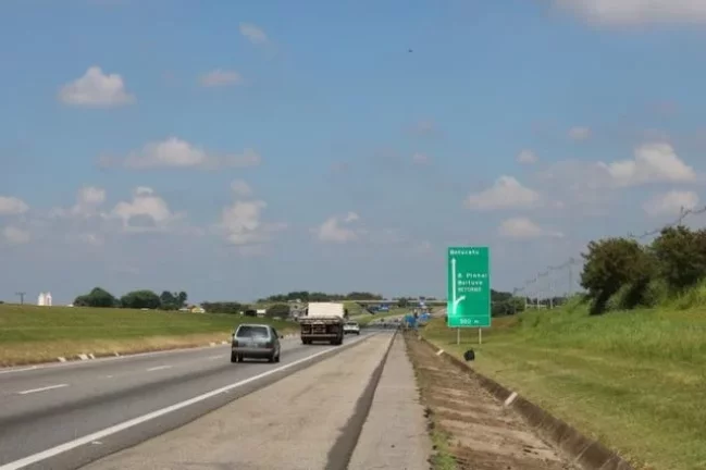 Imagem Área de terreno com 124.520m2 à 450 metros da Rodovia Castello Branco