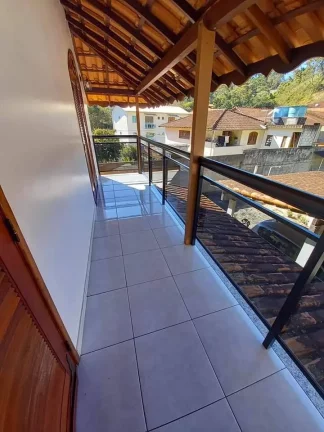 Imagem LINDA CASA COM 3 QUARTOS, SAUNA, PISCINA. NOVA FRIBURGO.