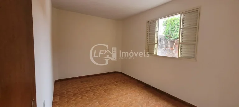 Imagem Casa para locação em Campo Grande-MS, Vila Moreninha II: 4 quartos, 1 suíte, 1 sala, 2 banheiros, 2 vagas de garagem, 80m².