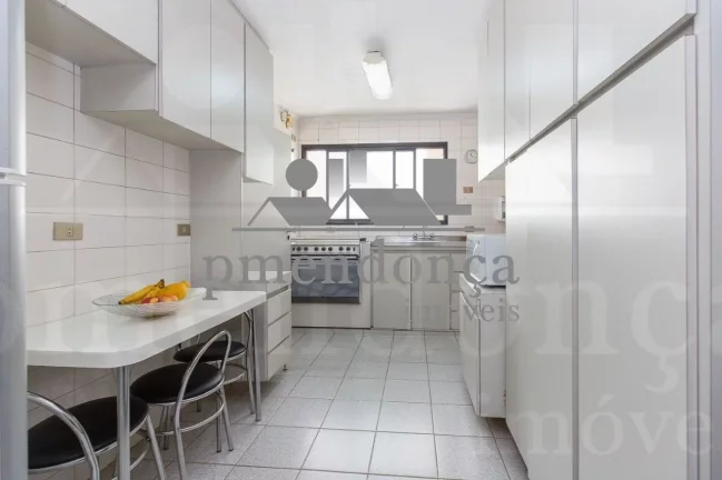 Imagem Excelente apartamento em Perdizes com elevador privativo, um por andar, 162m²