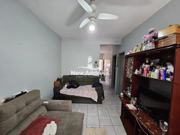 Imagem Casa 2 quartos à venda em Enseada de Jacaraípe, murada e gradeada, ideal para quem busca praticidade e quintal.