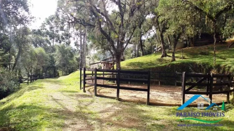 Imagem Paraíso Rural na Serra da Mantiqueira: Rancho com Vista Deslumbrante.