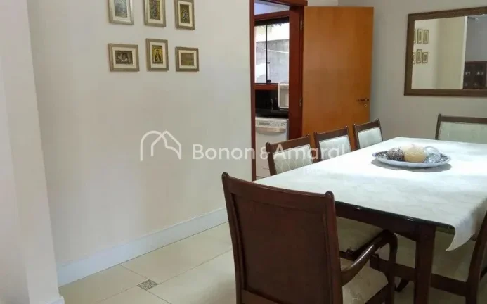 Imagem Linda e espaçosa casa com área construída de 321 m². A residência possui living para 3 ambiente...