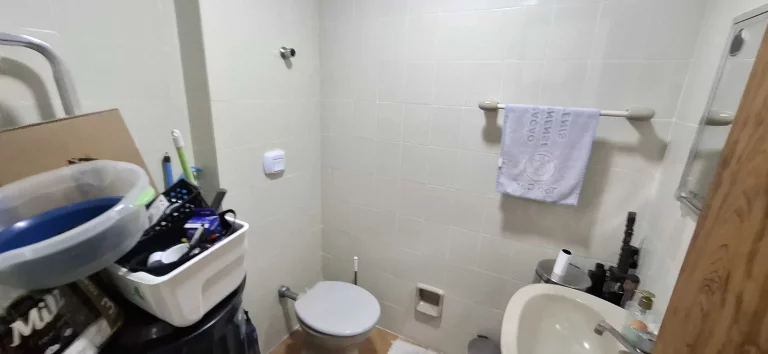 Imagem Apartamento mobiliado com 3 dormitórios sendo 1 suíte e 1 vaga de garagem em Florianópolis