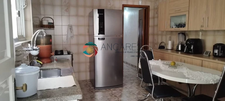 Imagem Casa com 177m², 4 quartos e 2 vagas - Excelente para todo tipo de comércio