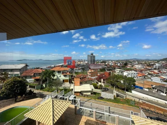Imagem Linda casa triplex com ótima vista para o mar praia do Grant- Itajuba Barra