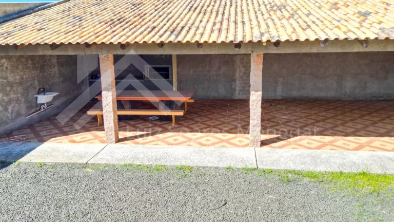 Imagem Imperdível oportunidade de adquirir uma casa com 3 quartos e 6 vagas de garagem em Balneário Rincão-SC, Zona Norte! BRP012