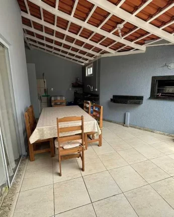 Imagem Casa com 3 dormitórios sendo 1 suíte com hidro e 2 vagas - Glória | Joinville/SC