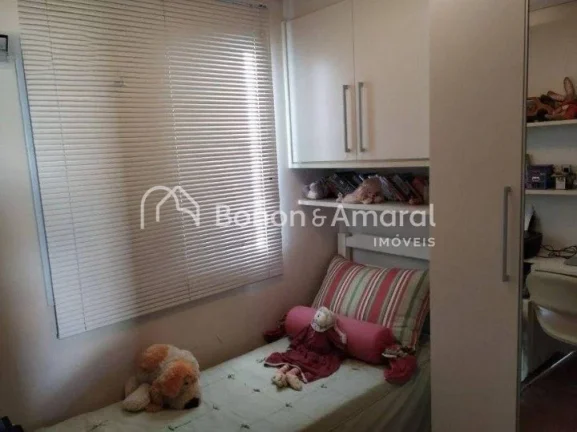 Imagem Casa com 3 quartos, sendo um suíte, com armários e ar condicionado, sala living três ambientes, c...