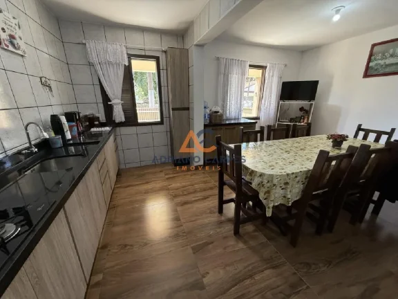 Imagem Casa semimobiliada no Gravatá com 5 dormitórios, sendo 1 suíte com 336m² de terreno a venda pela Imobiliária Adriano Carpes