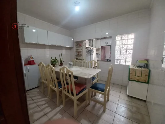 Imagem SOBRADO DE VILA MOOCA PARA ALUGAR Localizado entre a Rua Do Oratório e Av Paes de Barros Vila fechada com portão automático.