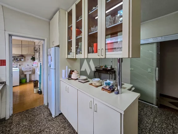Imagem Apartamento com 2 dormitórios, sendo 1 suíte e dependência completa a 1/2 quadra da praia à venda no Embaré, Santos/SP
