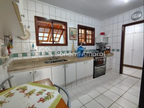 Imagem Linda casa à venda em Valinhos, situada em um condomínio tranquilo e com excelente localização. ...