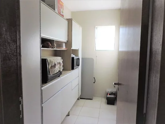 Imagem CASA COM 3 SUÍTES EM LOTE DE 1.600M, COM VISTA PERMANENTE.. PACOTE DE LOCAÇÃO + R$ 7.000,00