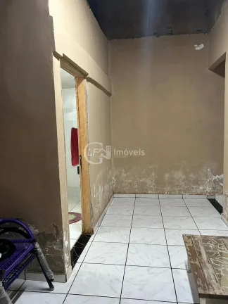 Imagem Casa à venda em Corumbá-MS, bairro Popular Nova: 2 quartos, 1 sala, 1 banheiro, 1 vaga de garagem, 120m².
