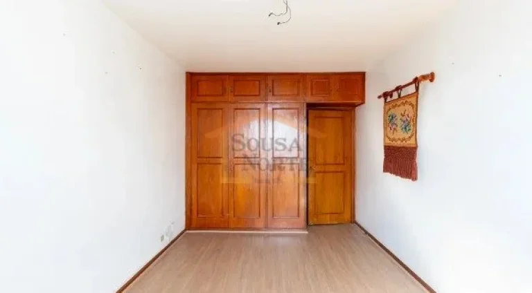 Imagem Apartamento com 254 m² de área, composto por 3 dormitórios, sendo 1 suíte, 4 banheiros, varanda,...