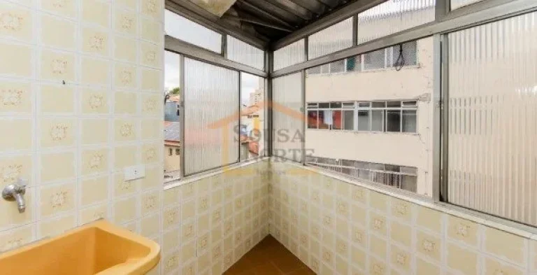 Imagem Apartamento 87m², 2 dormitórios, banheiro, sala aconchegante, cozinha funcional, pequeno quintal e...
