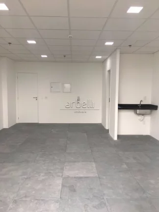 Imagem Sala comercial recém reformada no decimo sétimo andar, com 42 metros quadrados, com 1 banheiro, co...