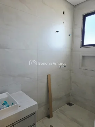 Imagem Sobrado em finalização de obra, entregue completo em planejados e aquecimento solar, Condomínio T...