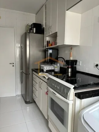 Imagem Apartamento totalmente reformado, com 65m², 3 quartos, sendo 2 conjugados e 1 suíte, sala para doi...