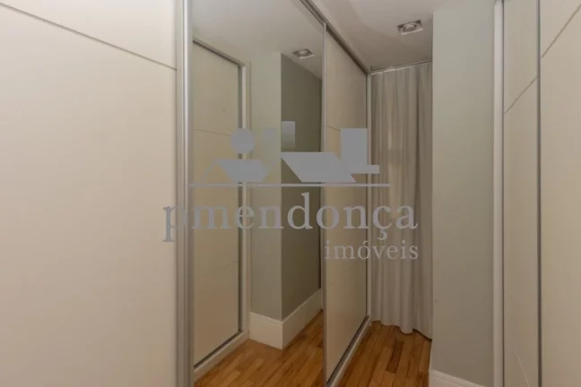 Imagem Apartamento luxuoso com 3 sui­tes e 4 vagas, 250m²