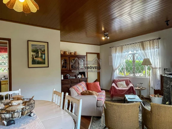 Imagem Casa à venda em Campos do Jordão – Com 4 dormitórios e linda vista