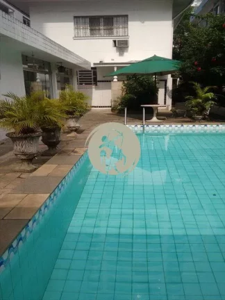 Imagem Sobrado a venda em bairro nobre em Santos