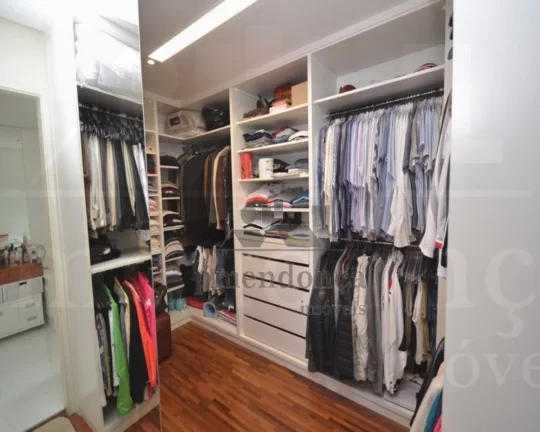 Imagem Venha se encantar com este maravilhoso apartamento em andar alto, decorado com muito bom gosto e sof...