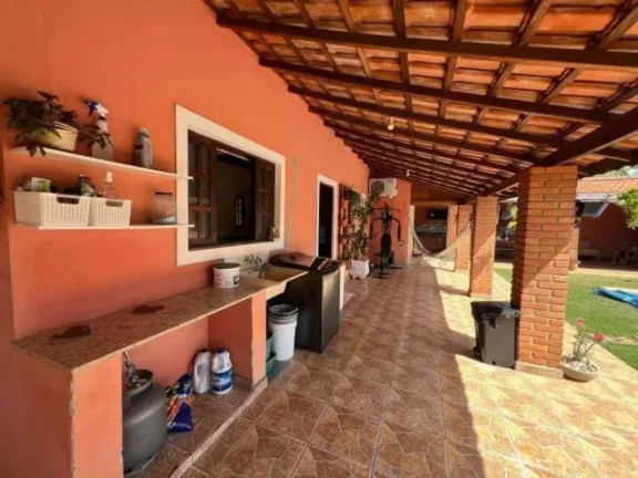 Imagem Chácara em Condomínio de Luxo em Boituva-SP, Bairro Nova Rheata: 3 Quartos, 1 Suíte, 2 Salas, 3 Banheiros, 5 Vagas, 250m²!