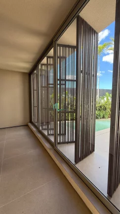 Imagem RESIDÊNCIA LINEAR NOVA DE ALTO PADRÃO DISPONÍVEL PARA VENDA NO CONDOMÍNIO RESERVA DOS YPES - CRISTAIS PAULISTA.