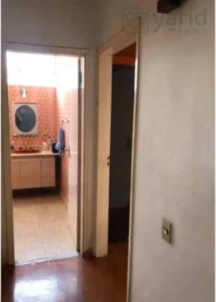 Imagem Imperdível casa à venda no Centro de Jundiaí-SP: 3 quartos, 1 suíte, 2 banheiros, 3 vagas de garagem e 228m² de área!