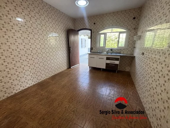 Imagem Casa a Venda Localizado no Bairro Jardim Califórnia em Campos do Jordão-SP.