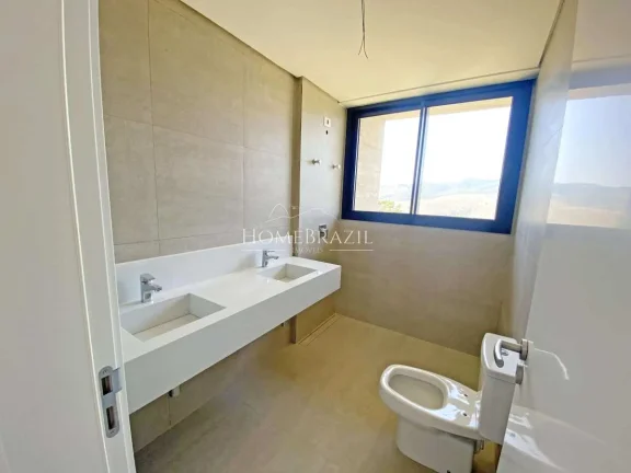 Imagem Casa de Alto Padrão à Venda no Condomínio Iporanga em Campos do Jordão | Vista Panorâmica e Heliponto
