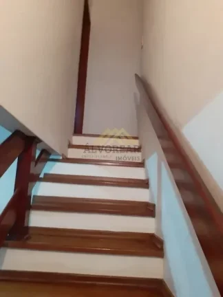 Imagem Sobrado Impecável com 3 Dormitórios e Charme Inaualável!