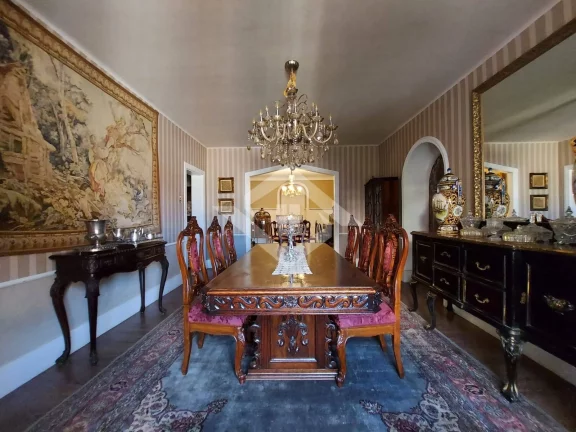 Imagem Casarão histórico estilo castelo, luxo e Requinte