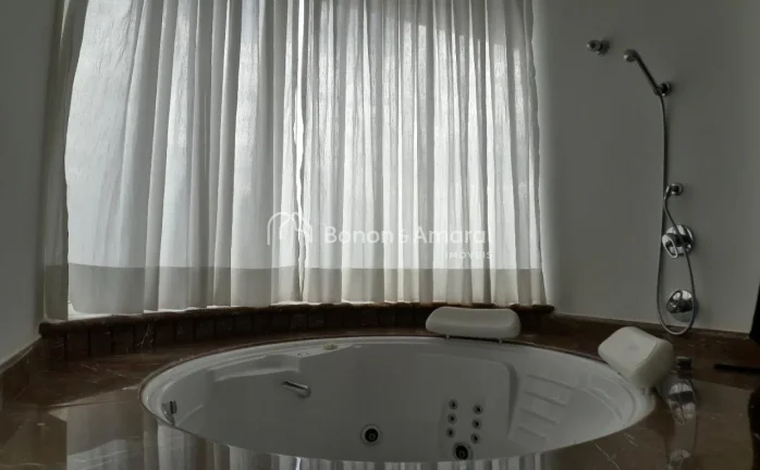 Imagem Belíssima casa mobiliada em um condomínio de alto padrão, com terreno de 1000 m² e excelente aca...