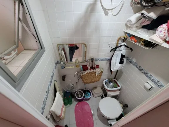 Imagem PITANGUEIRAS - LOCALIZAÇÃO PRIVILEGIADA, NA QUADRA DO MAR, AMPLO APARTAMENTO COM 80 M² ÚTEIS, CLARO E SUPER AREJADO, 1 VAGA DE GARAGEM NO PRÉDIO.